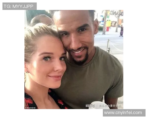 在足球明星的专属球场上演浪漫求婚盛典的感人瞬间