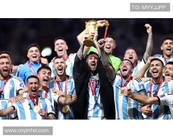 梅西领衔球队勇夺世界杯冠军再创辉煌历史时刻
